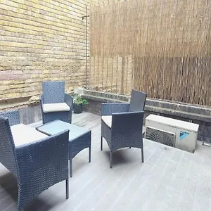 Spacious 3 Bed Flat Near Liverpool Street, Spitalfields London