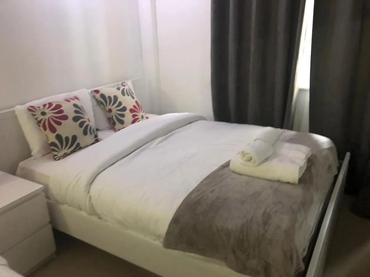 Larger Groups-London Excel -O2-Canarywharf Apartment London