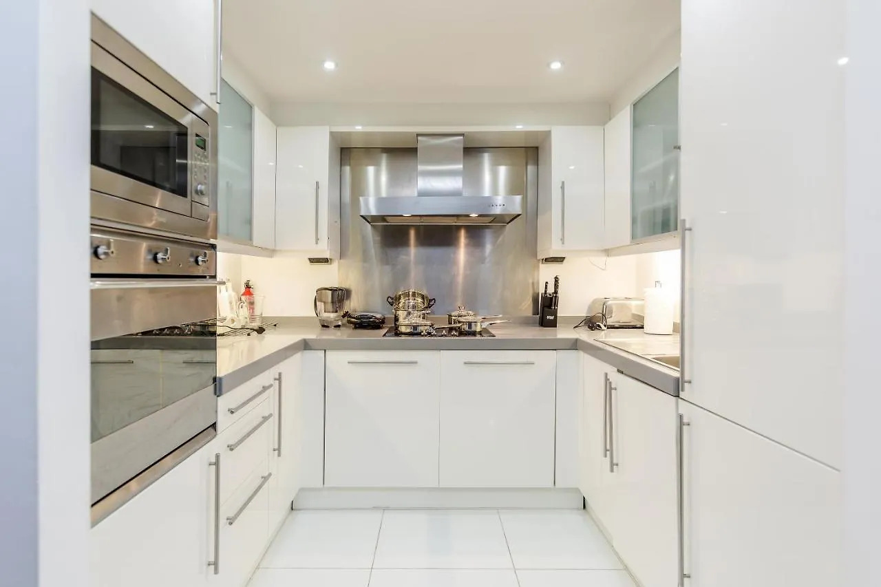 Larger Groups-London Excel -O2-Canarywharf Apartment